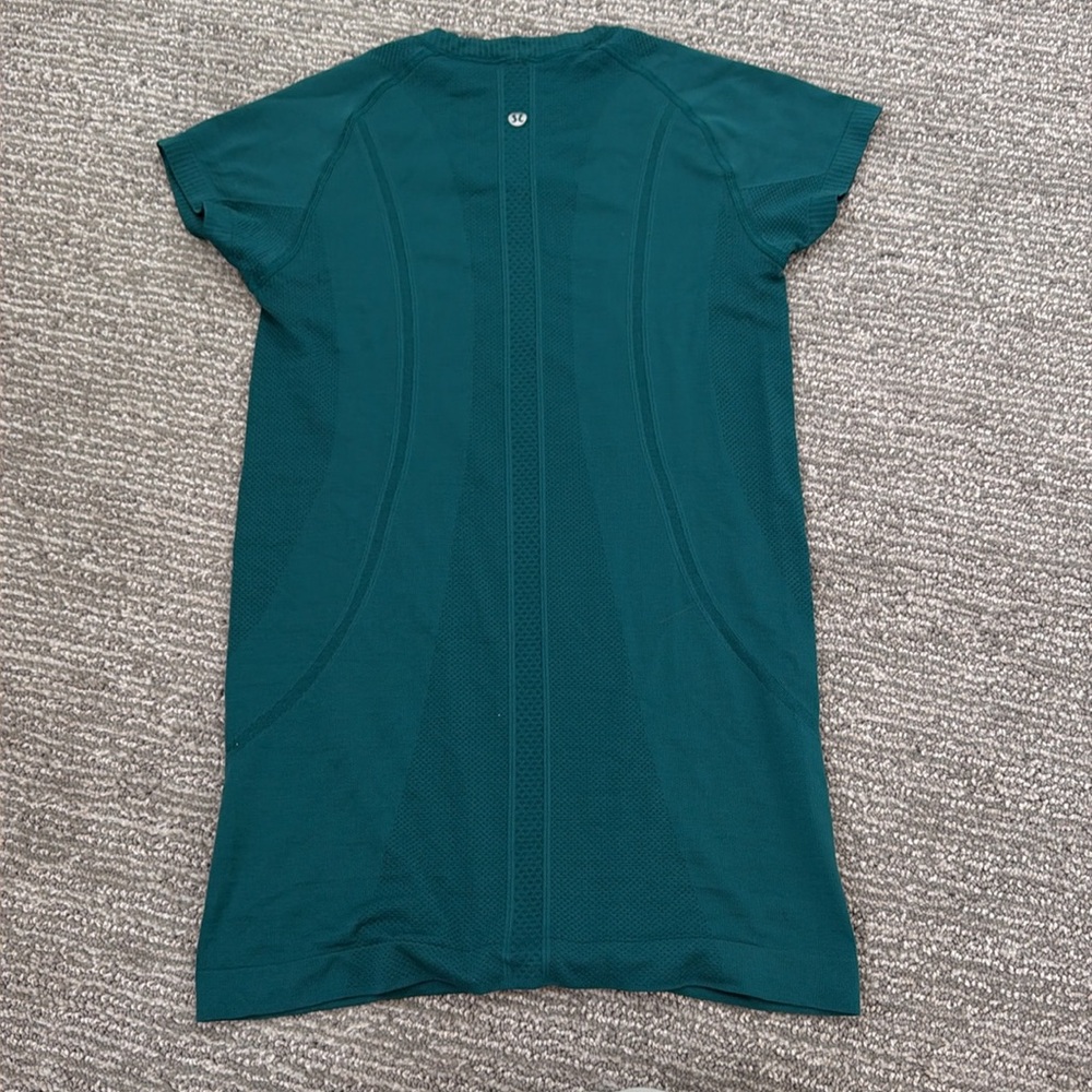 Teal Women's lululemon T shirt - Picture 2 of 3